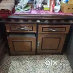 शीशम की लकड़ी के फ्रेम में शीशे वाली श्रृंगार मेज (Dressing Table)