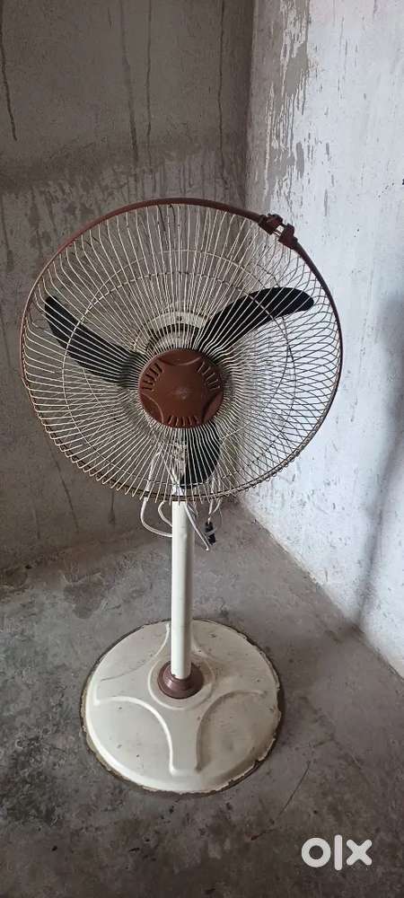 Mai room Khali karraha hu isiliye sell krna padd raha hai