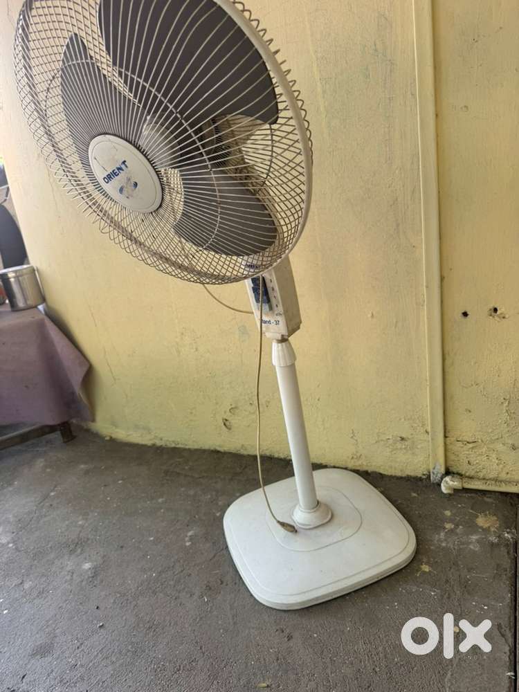 Standing fan