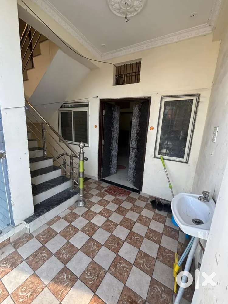 Room partner chahiye