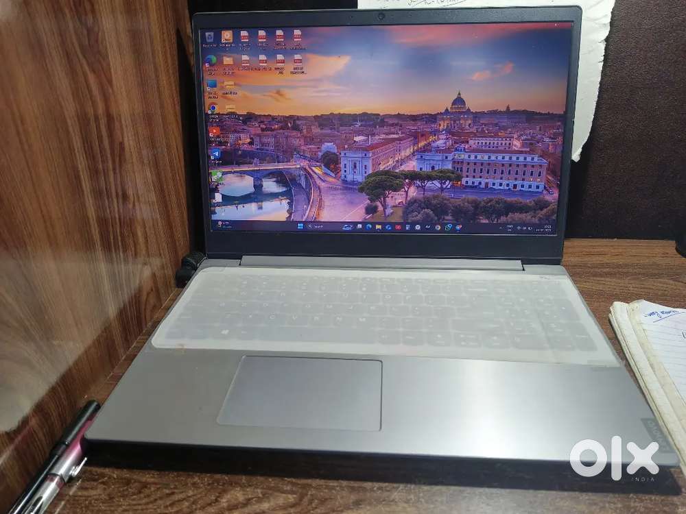 lenevo laptop very less used windows 11