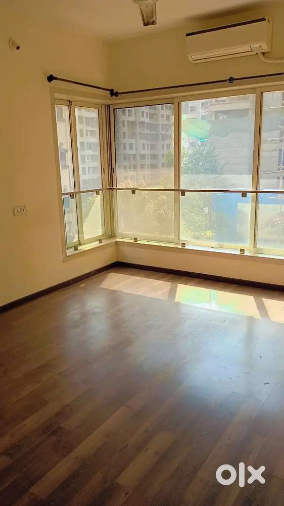 2 BHK SEMI FURNISHED FLAT WITH PARKING