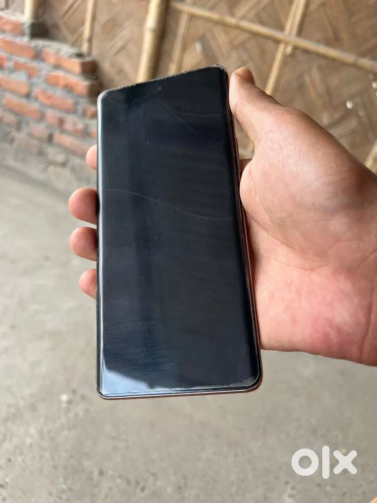 Vivo v 40 e 5g 10 month use good condition money problem selling issue