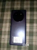 सिंगल हैंड फोन है ब्रांड न्यू ऑनली 3 महीने पुराना है 5G फोन है 8gbRAM
