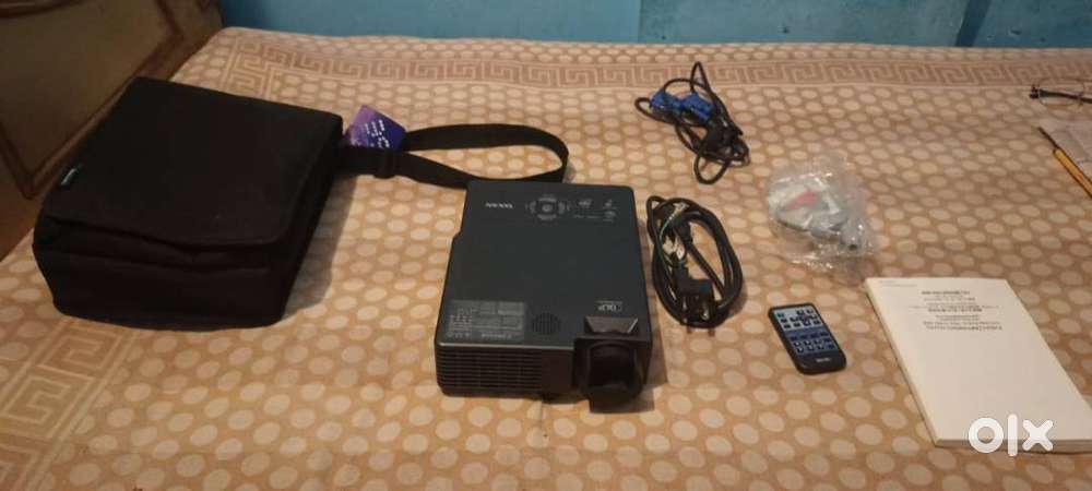 TAXAN PS-125X Projector