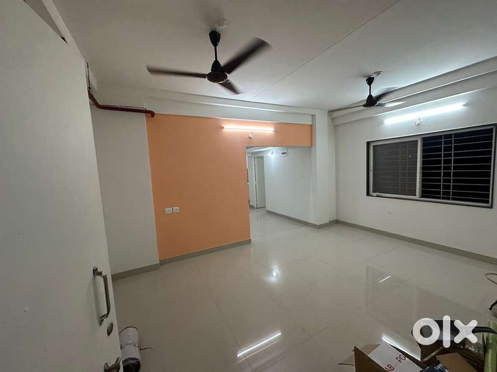 3 BHK Semi furnished flat on rent