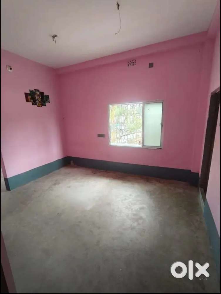 Ashoknagar Station এর পাশে