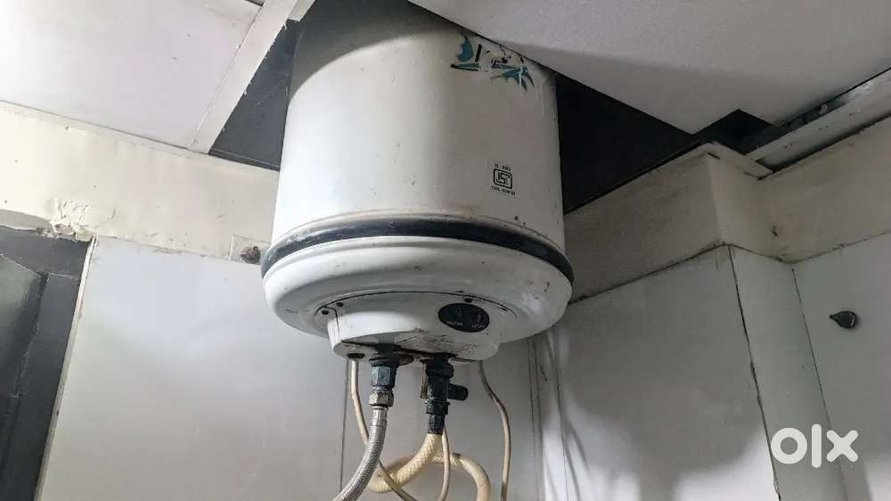 Water geyser 25 litre in working condition