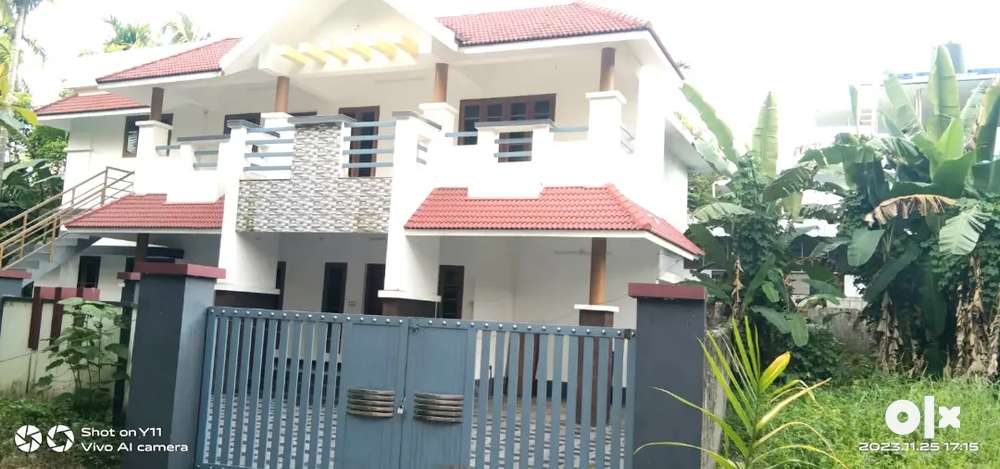 Ready to move 4 bed rooms 2200 sqft  house in aluva near u.c collage