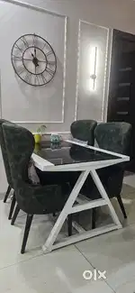 4 seater dinning table for sale
