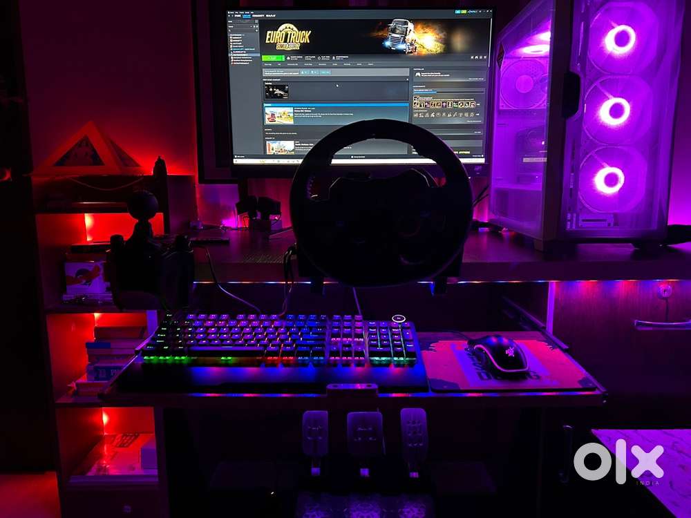 Full setup of gaming racing wheel