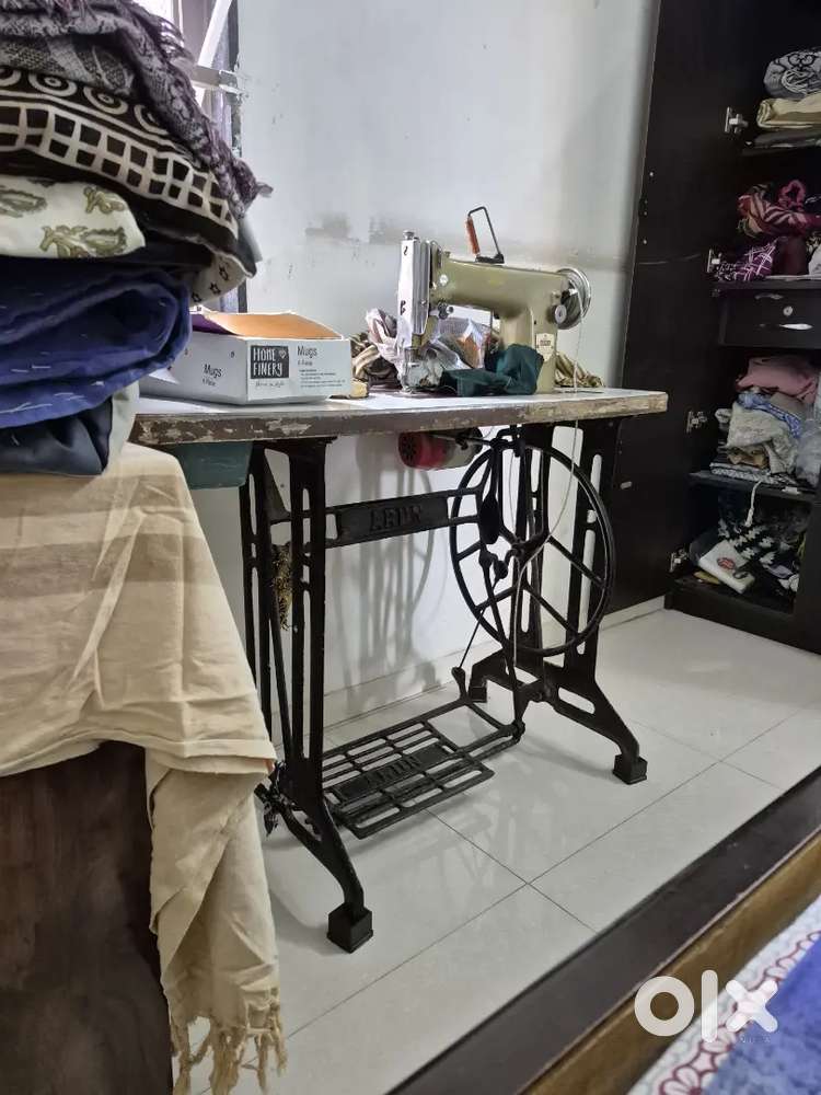 Usha - Sewing Machine With Table