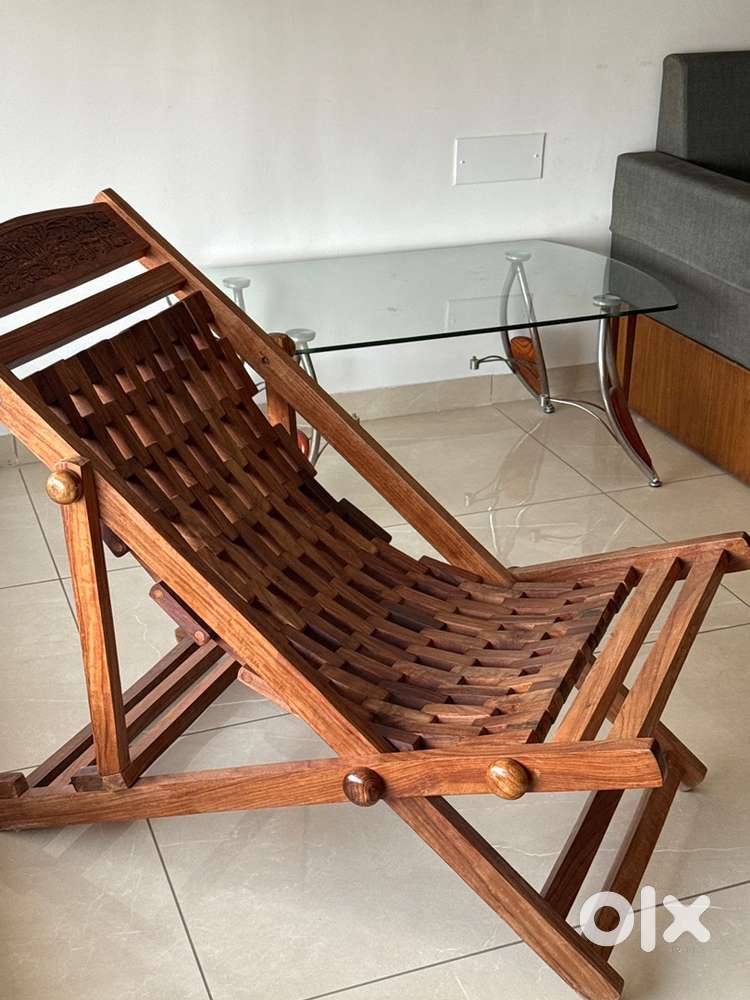 Foldable polised wooden chair