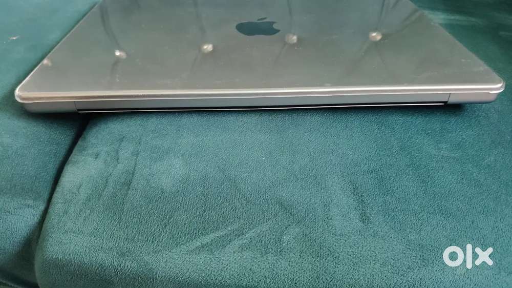 Macbook Pro M3 8/512Gb 2Months 25Days old Full kit Cycle count 3