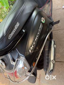 Suzuki Access 125 black one hand use