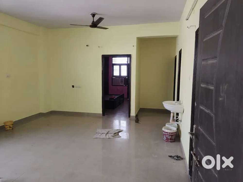2 room flat is ready for rent. Beside paharia market.