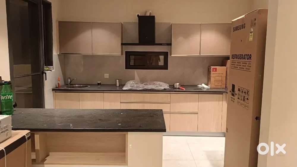 Ultra luxury house 1st floor 3bhk Sami furnished 10 phase