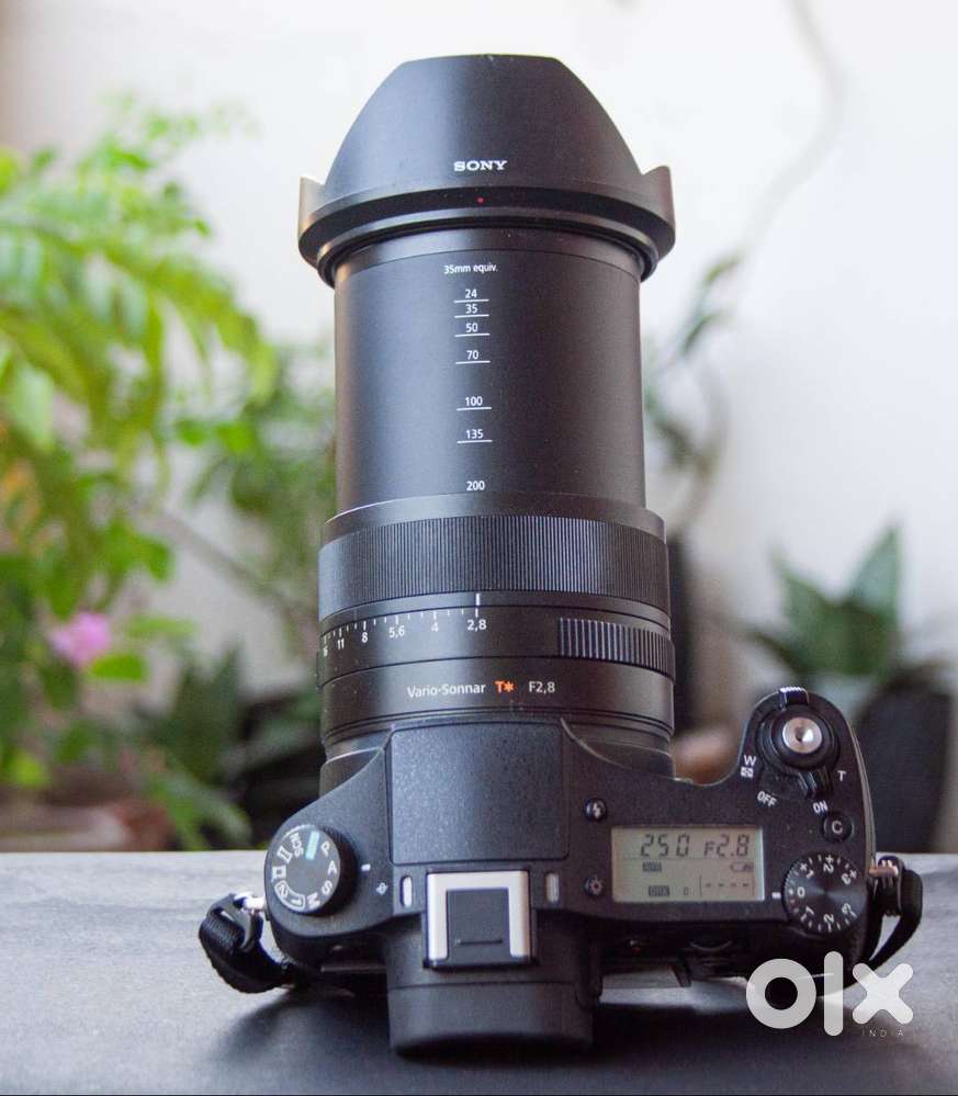 Sony RX10 Camera with 24-200 f2.8 Lens Excellent Condition