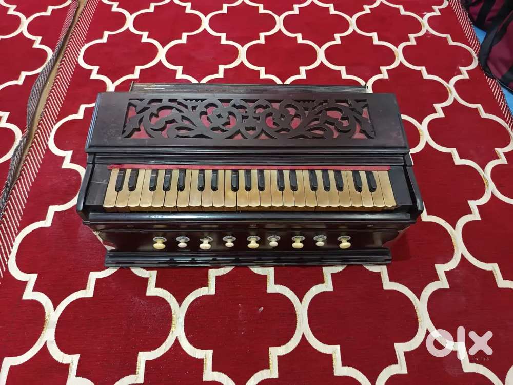Harmonium very good condition.