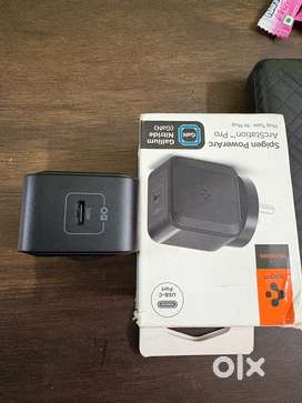 Spigen Power Arc 30W GaN charger