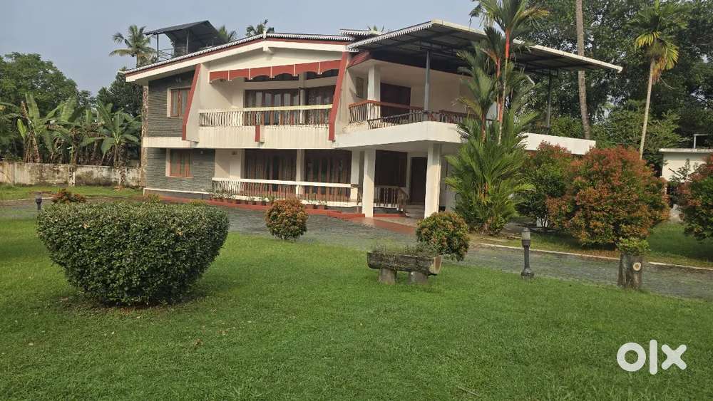 Chalakkudy murigoor 200 meter NH, 69 cent old bungalow for sale