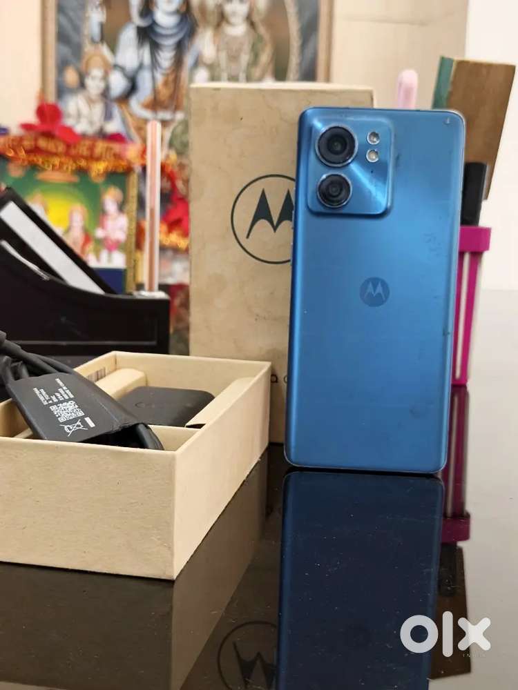 This is an moto edge 40 And it use only 1year I buy it in 40000