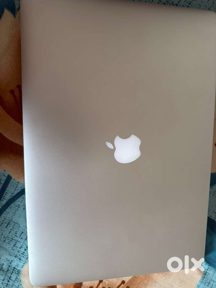 MacBook pro retina 2015 15.4 inchi 16gb 512