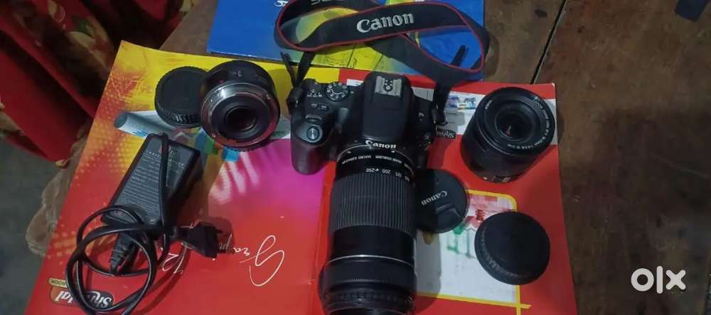 Cainon 200 D 3lens sath me hai