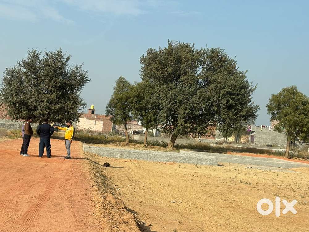 Plot sec 87 near 11 lac me amrita hospital 5 mint ki duri near dps sch