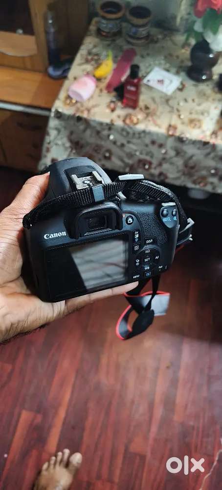 Canon 1300d just like new  one no use