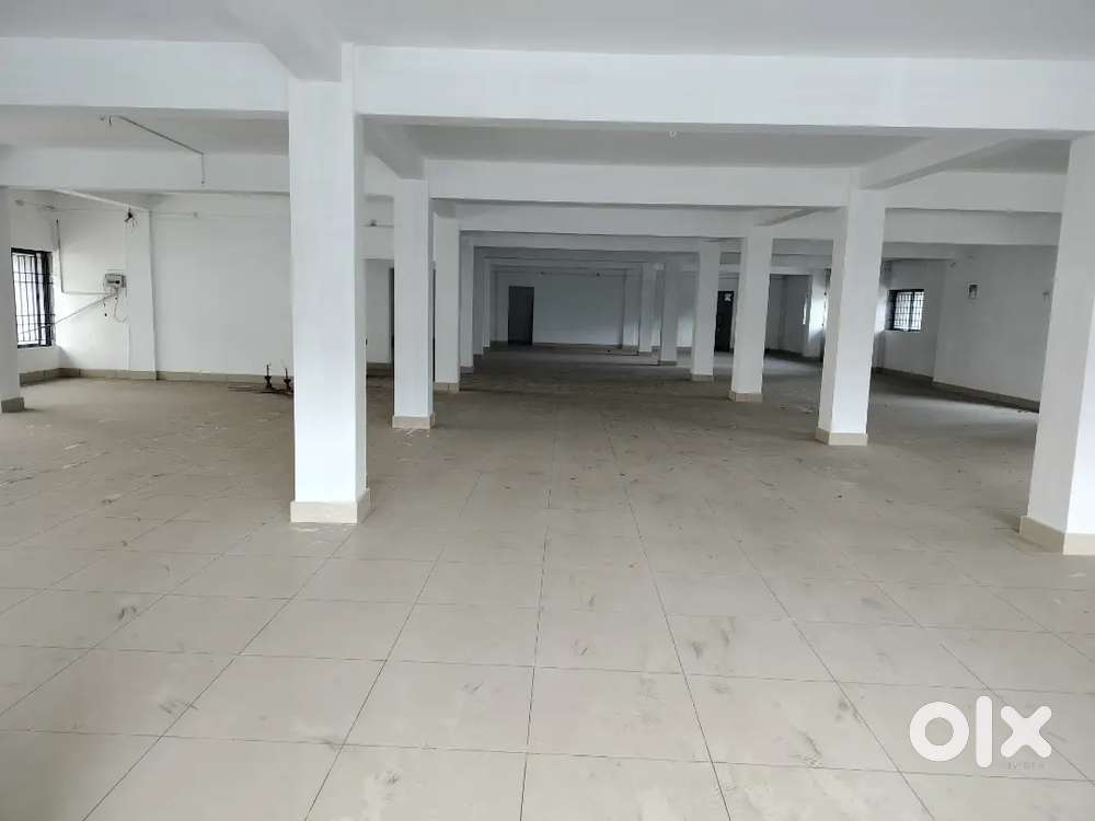 6000 sqft Main road face office