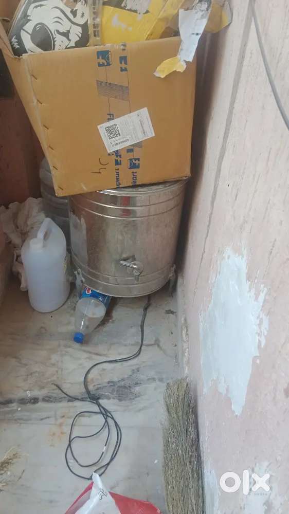 35 litre water heater/gyser floor mounted.