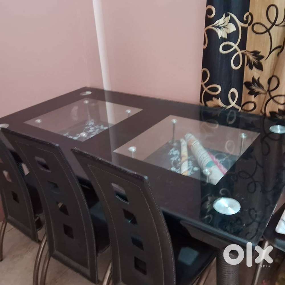 DINING TABLE FOR.SALE