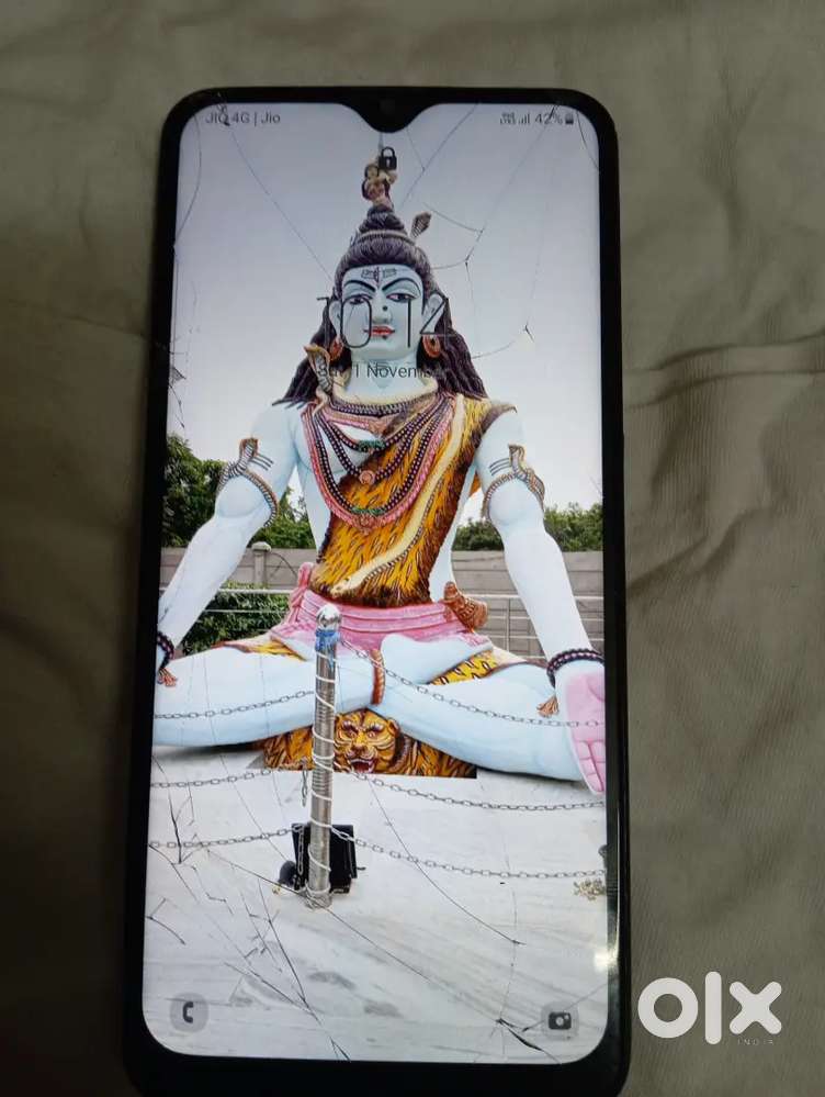 Good condition but glass Tut Gaya hain