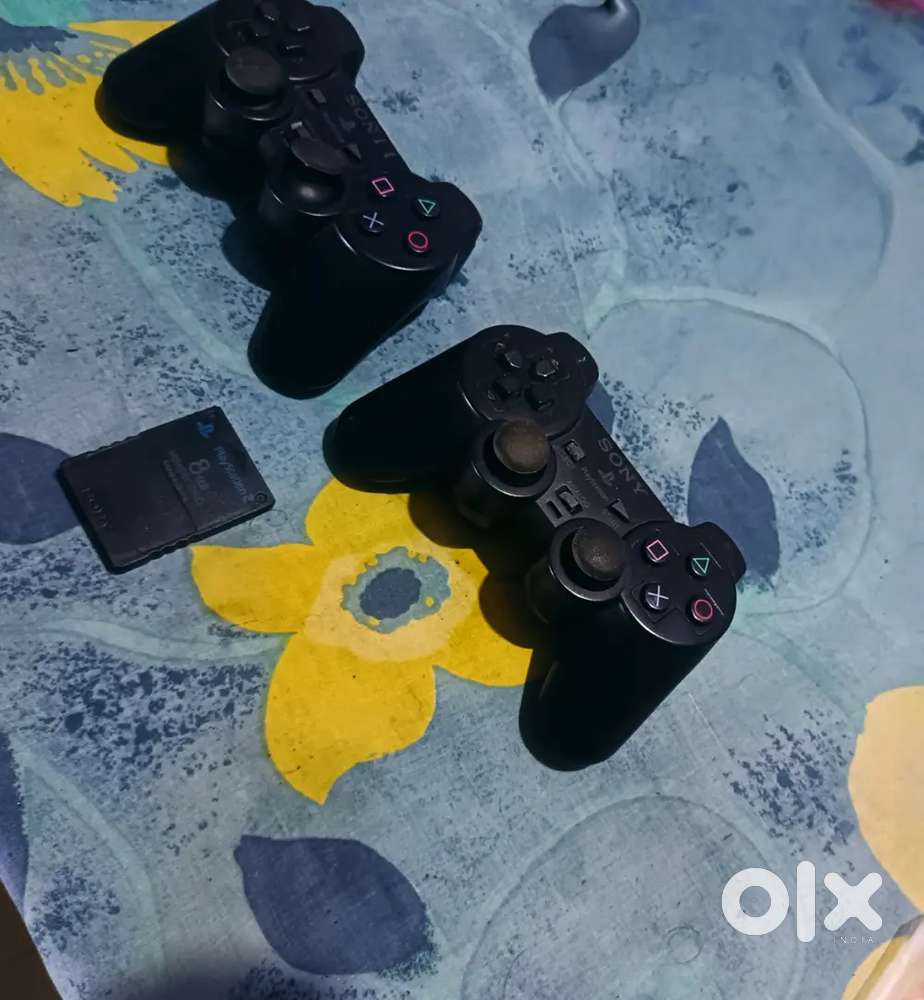 Original Sony PS2 DualShock 2 Controllers (2x) + 8 MB Memory Card