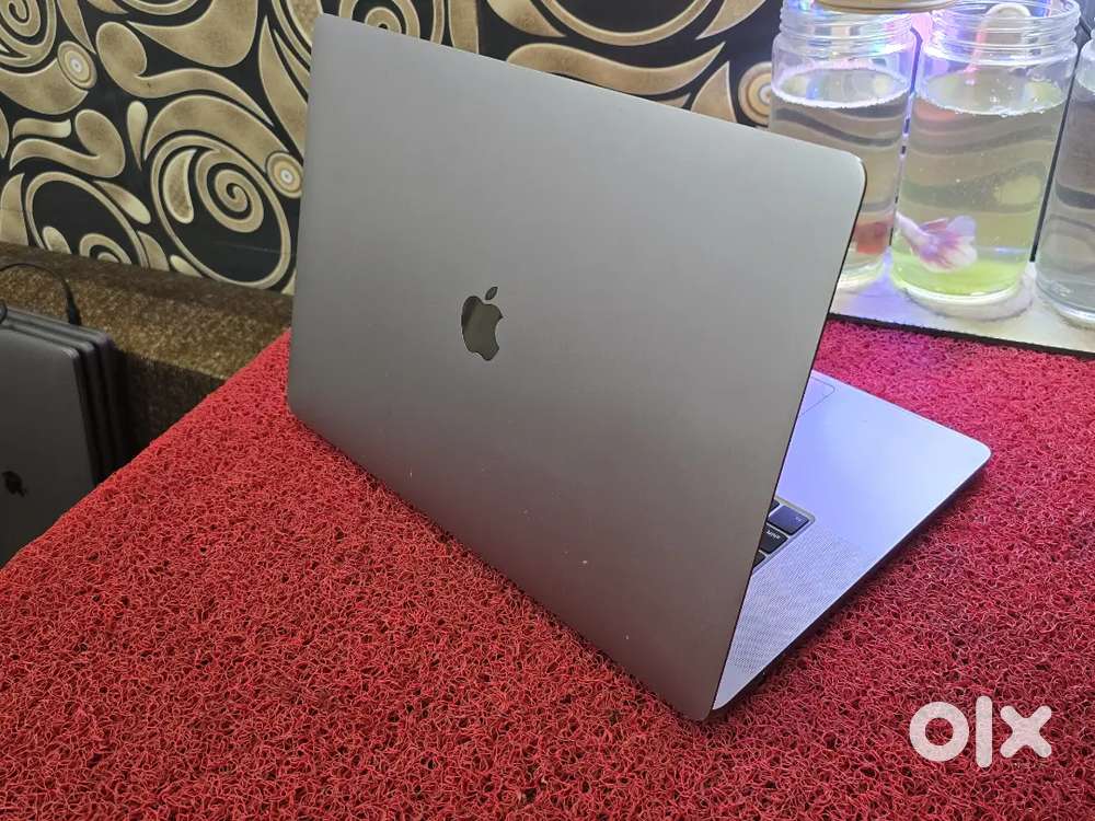 Apple Macbook Pro 2020 i7 16gb 512gb 5.5gb Graphics 16inch Retina
