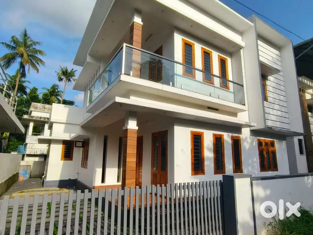 തൃശ്ശൂർ പൂച്ചട്ടിയിൽ പുതിയ വീട് വില്പനയ്ക്ക്