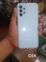 Brand new phones hai teen mobiles sale kr Rahe hai