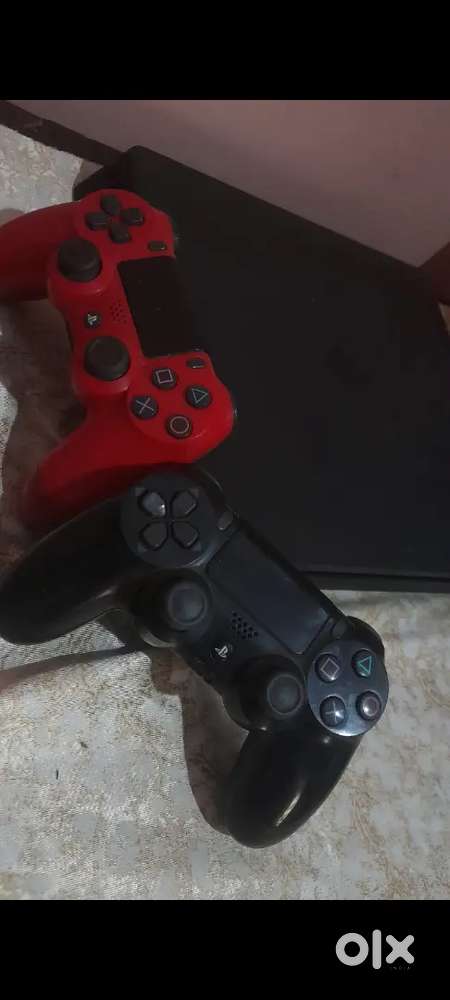 Ps4 slim tb with 2 controller
