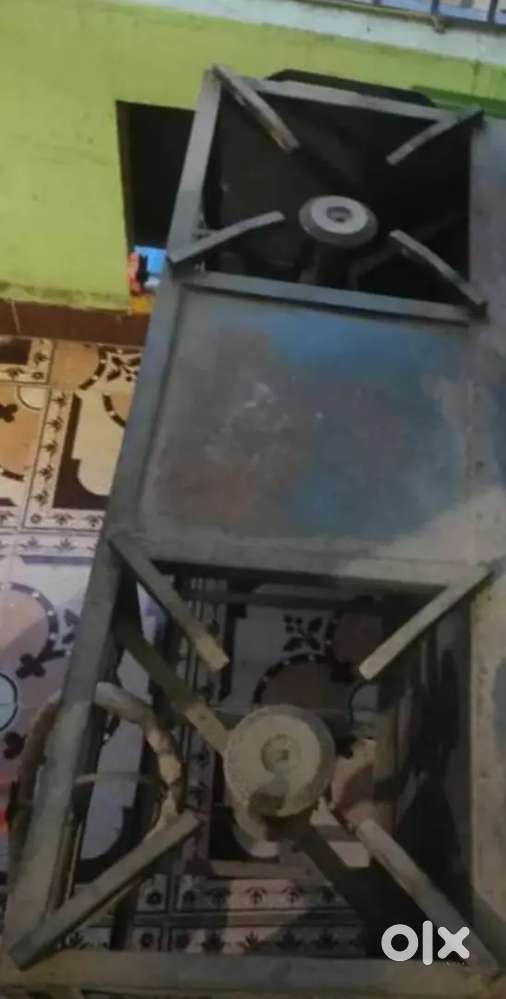 2  burnel gas  stove working good condition for use fast food or hotel