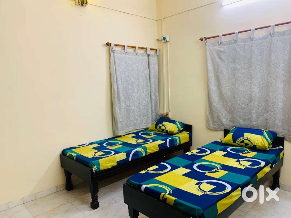 Boys New neat and clean pg available at alkapuri
