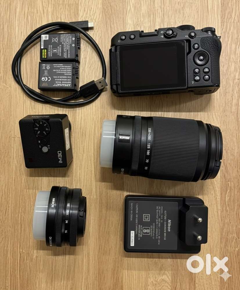 Nikon z30 mirror less camera