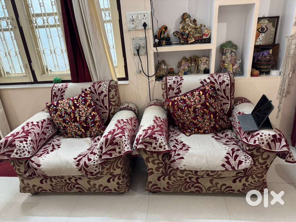 10 seater sofa with center table