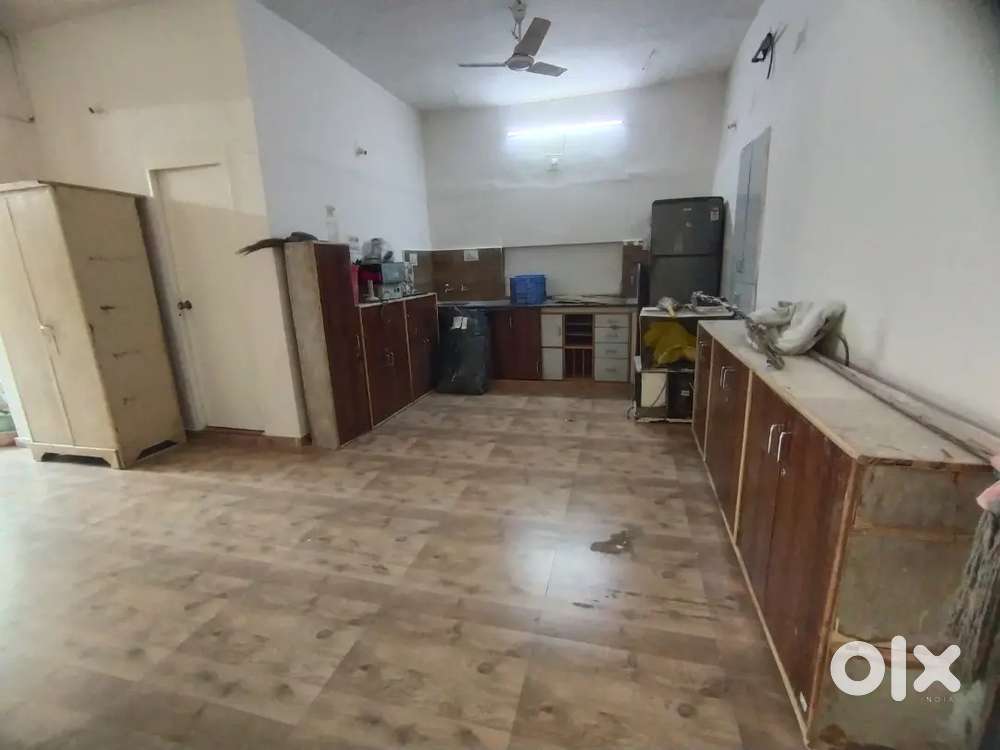 Prime premium location shop 500 Ft for rent for dispensary laboratory