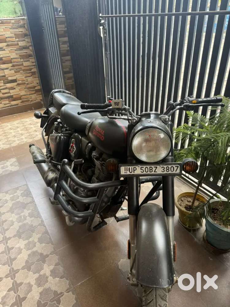 Royal Enfield classic 350 stealth black BS-6