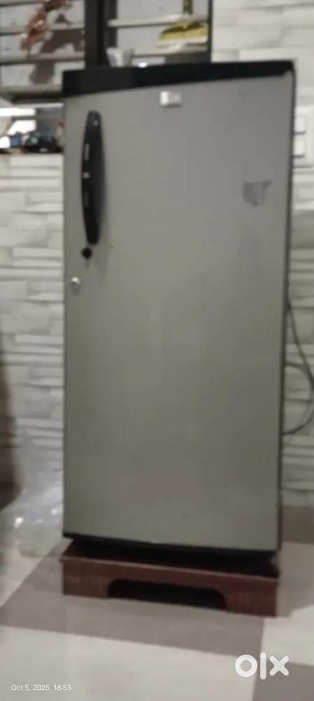 Only 4years old Freeze good condition