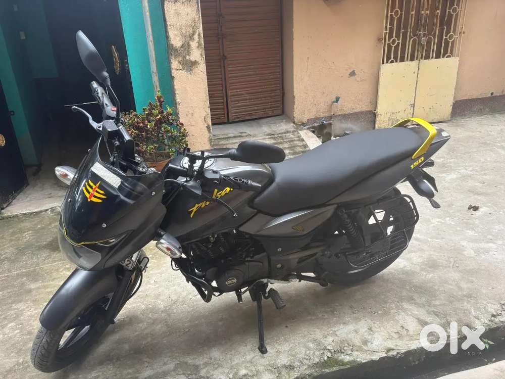 Pulser 150 DTS I Neon / Selling Immediately