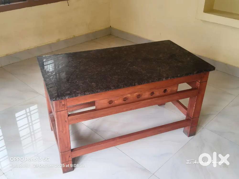 Granite and wood teapoy