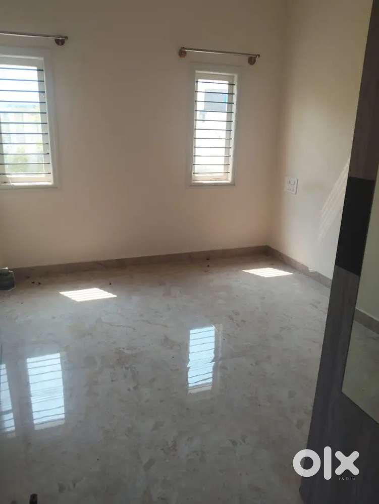 2 BHK individual house 2 nd floor lease in Siddharth layout near G S T