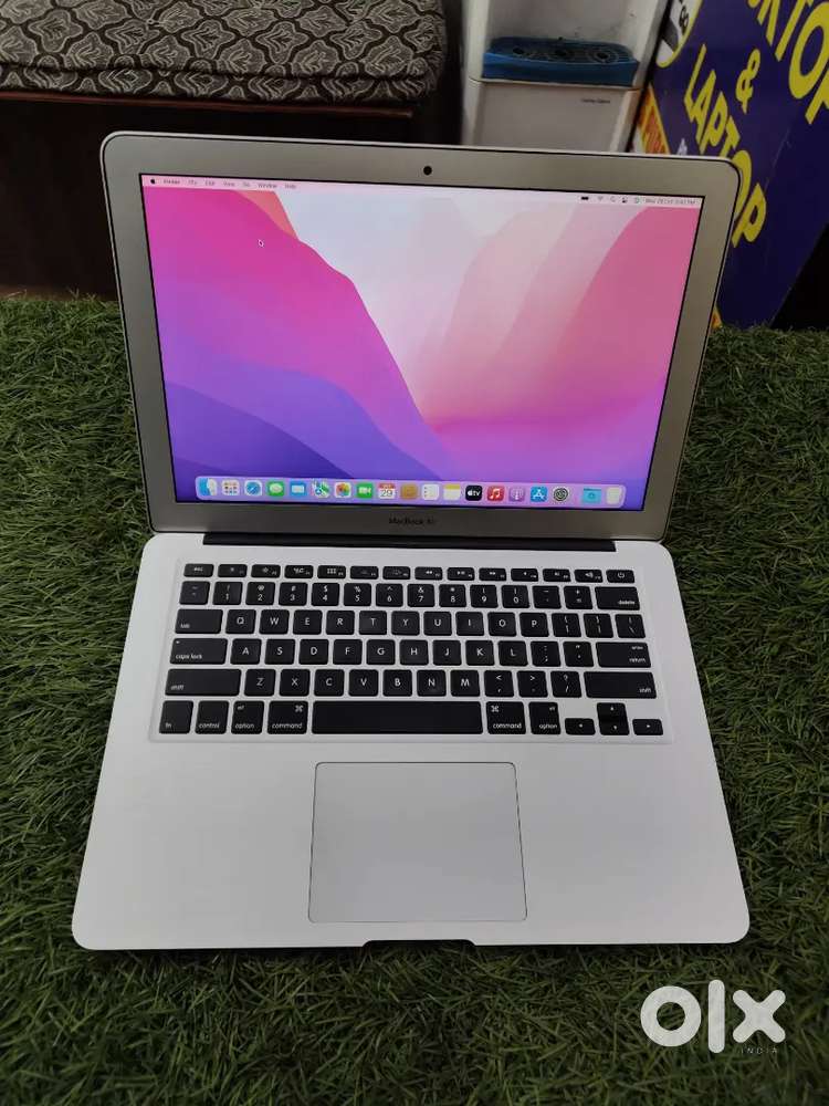 Apple MacBook Air a1466 Core i5 Processor 8gb ram 128gb SSD Drive